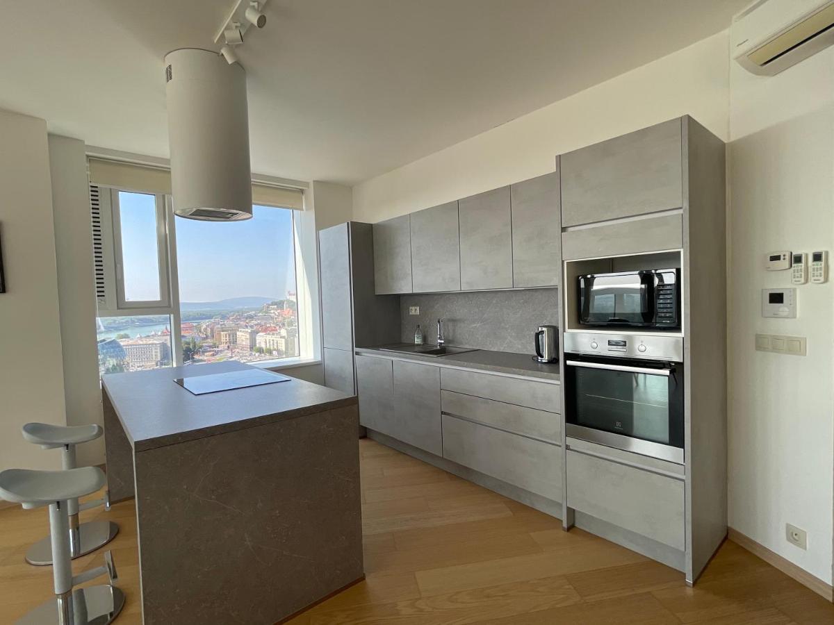 Sag Panorama Apartment 3 Rooms 19Th Floor Great View Free Parking Bratislava Exteriér fotografie