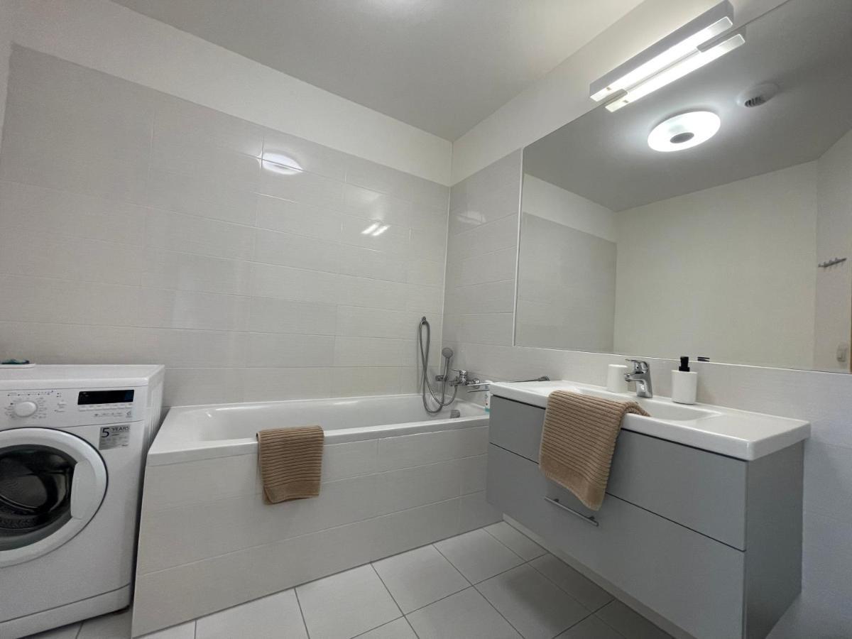 Sag Panorama Apartment 3 Rooms 19Th Floor Great View Free Parking Bratislava Exteriér fotografie