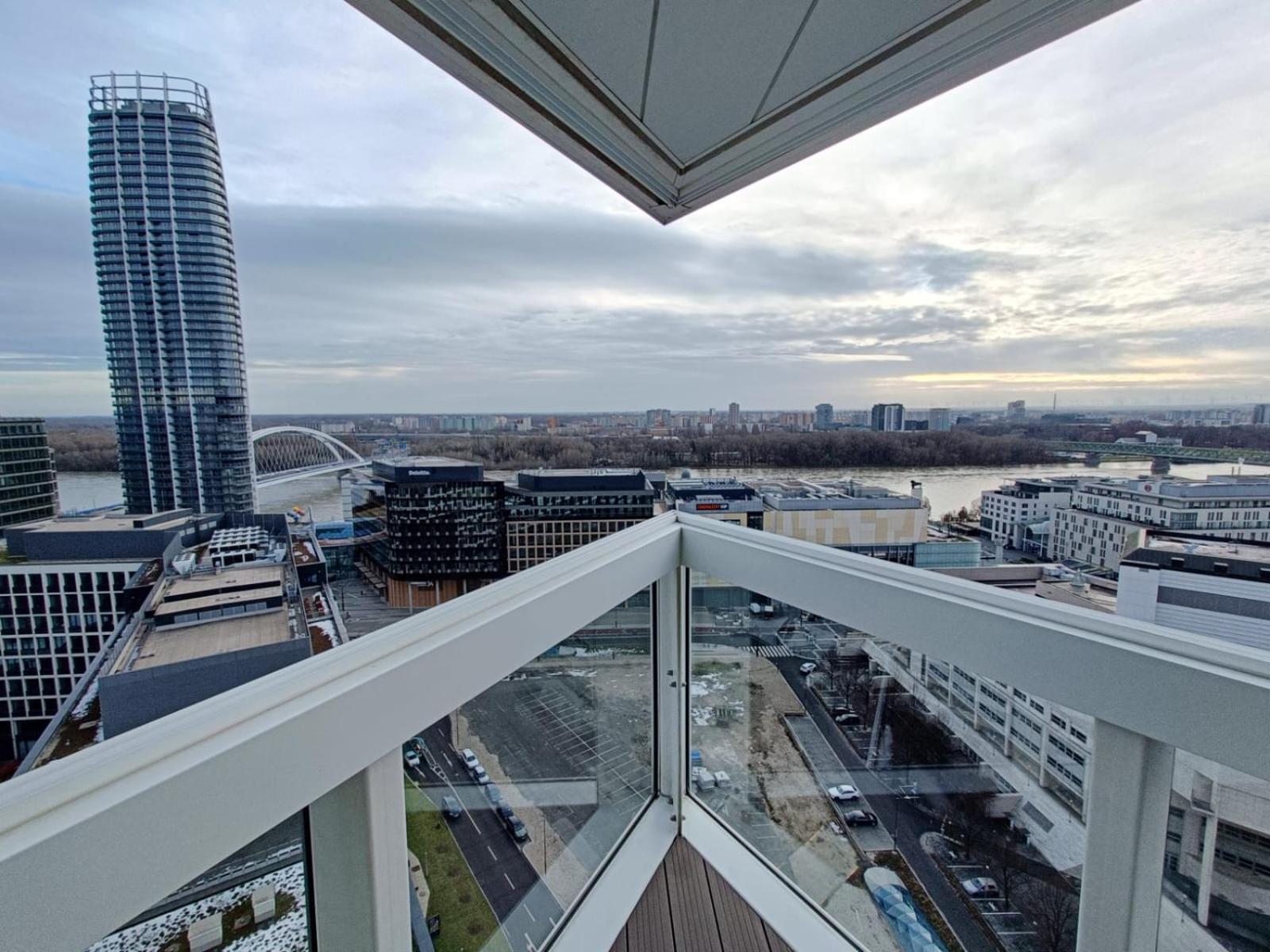 Sag Panorama Apartment 3 Rooms 19Th Floor Great View Free Parking Bratislava Exteriér fotografie